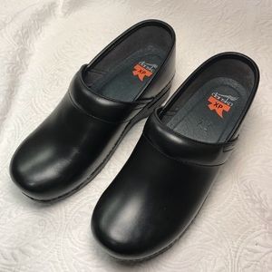 Dansko Women’s Pro XP Clogs